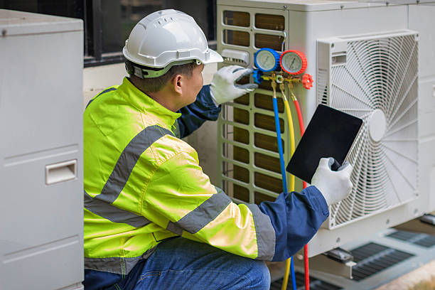 Professional Hvac technician working in Leawood, KS